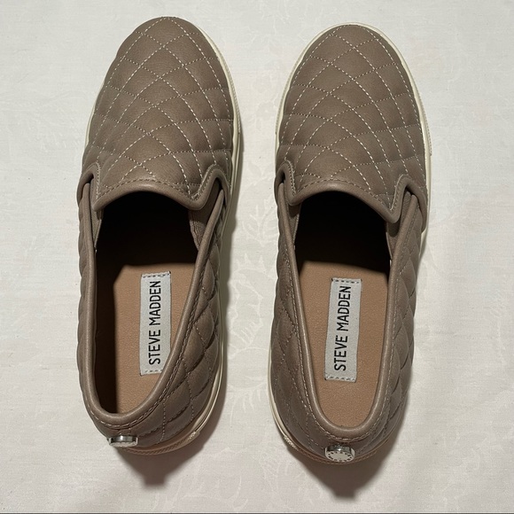 Steve Madden Ecentrcq Neutral Quilted Casual Shoe - Picture 4 of 9